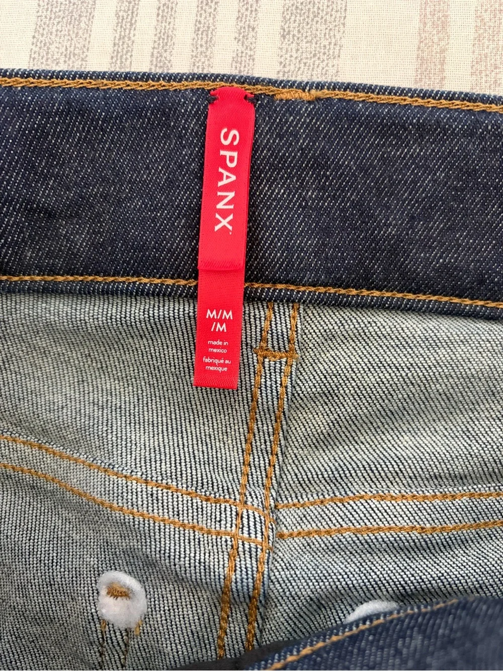 SPANX EveryWear Pull On Kick Flare Jeans Size Medium Raw Indigo